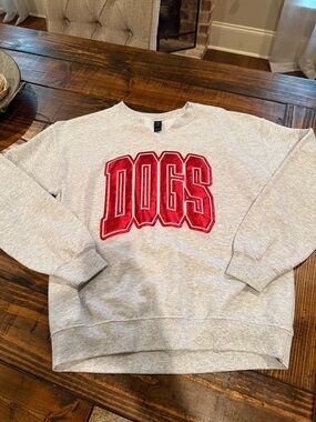 Gildan Gray Crewneck Sweatshirt with Red 'DOGS' Applique. Medium. Bulldogs.